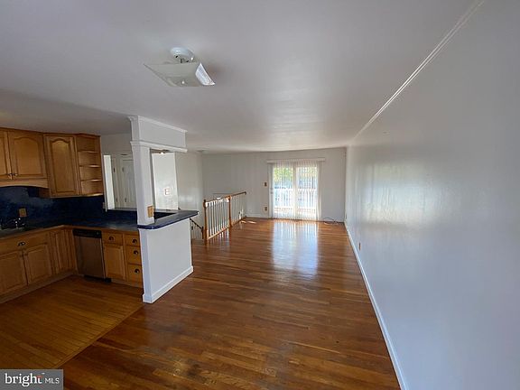 4th image of 272 Gunning Bedford Dr