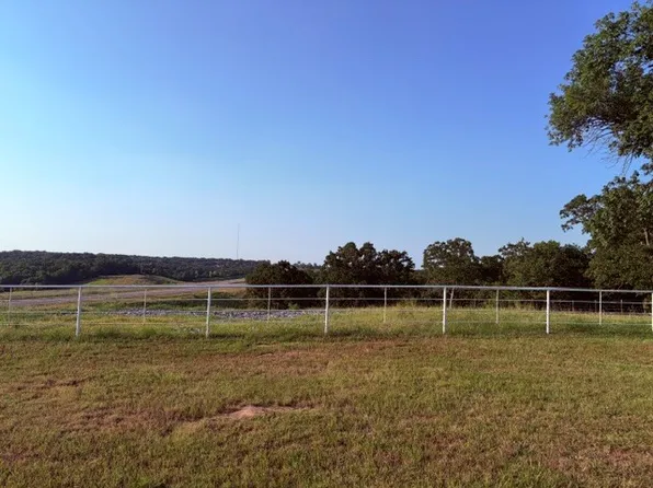 914 Sunset Rd, Ada, OK 74820