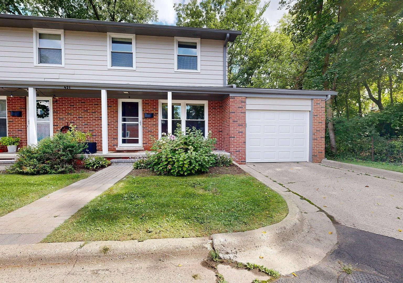 2 bed, 1.5 bath, 994 sqft, $2,800 — Photo 2