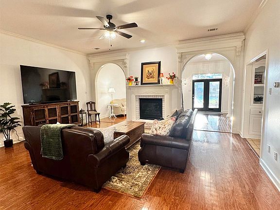 5th image of 28 Weaver Cir