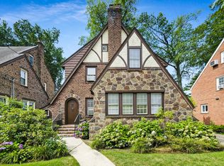 570 Standish Rd, Teaneck, NJ 07666