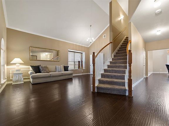 3rd image of 1605 Lake Tawakoni Dr