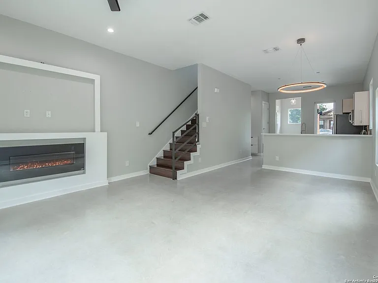 817 Potomac — Photo 15