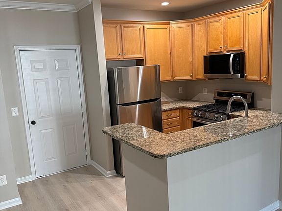 2nd image of 43865 Hickory Corner Ter Unit 106