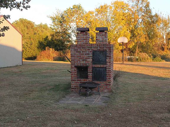 5th image of 3350 State Highway 293 N