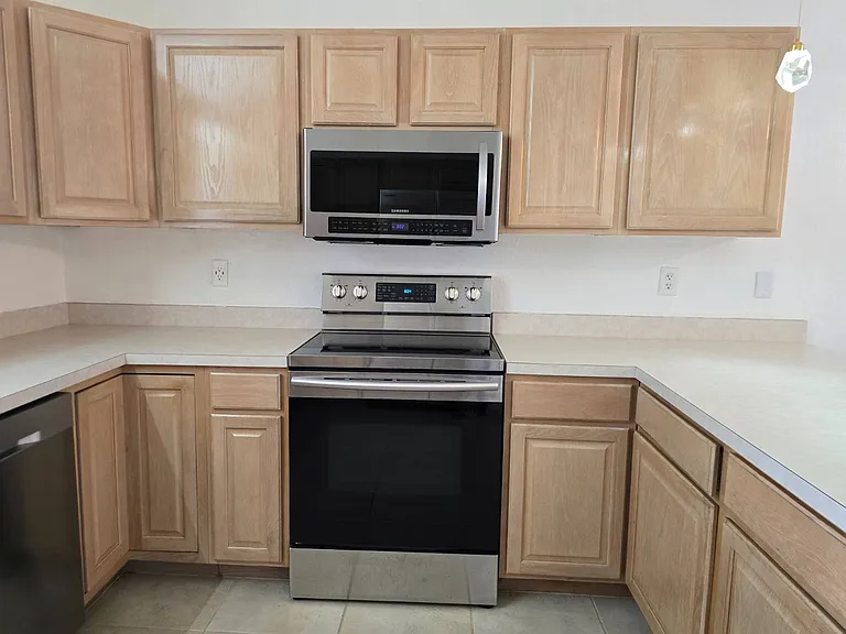 2511 N Orangewood St — Photo 5