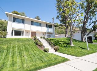 23515 Oxnard St, Woodland Hills, CA 91367