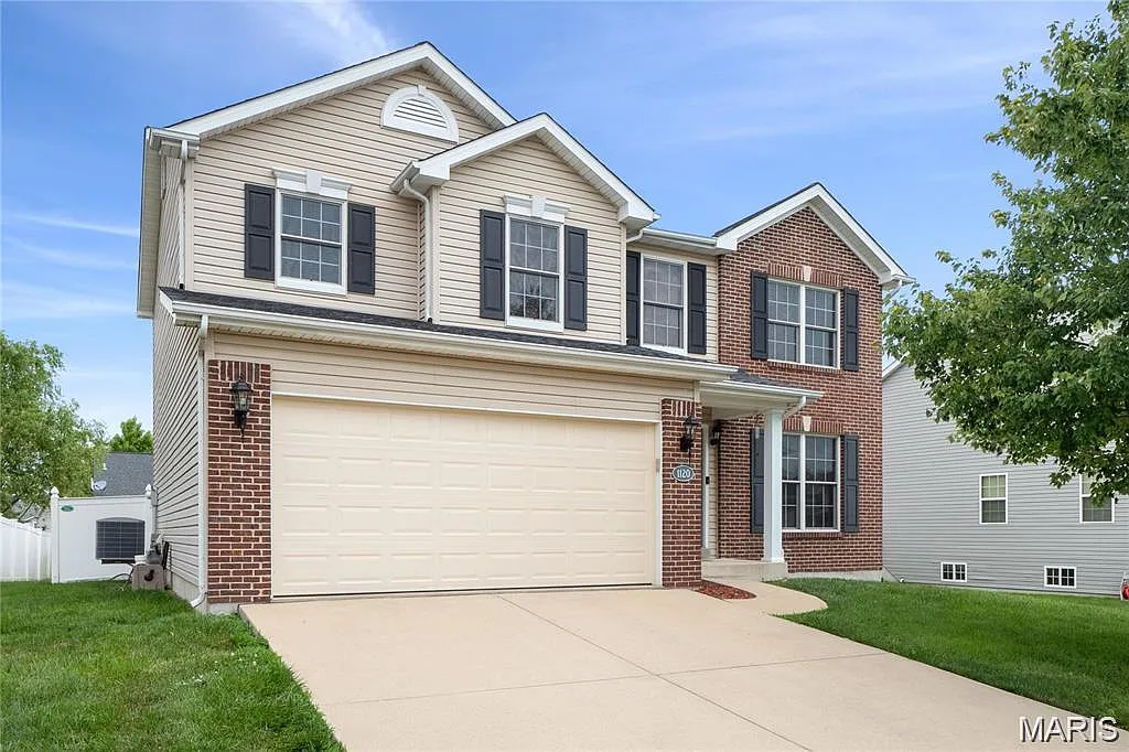 4 bed, 3.0 bath, 3300 sqft, $2,850 — Photo 1
