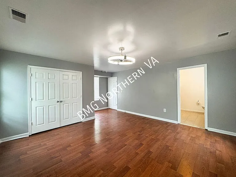158 Baker St — Photo 23