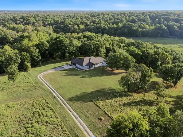 15040 Parrick Rd, Gravette, AR 72736