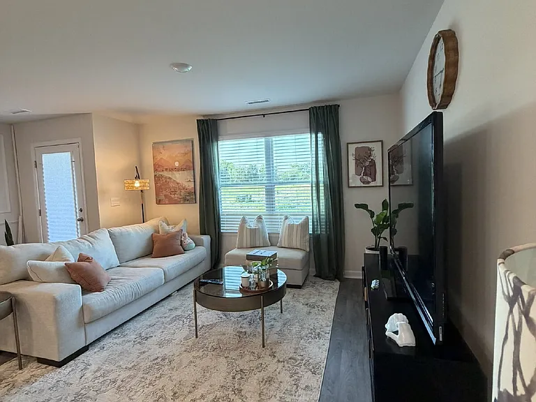 211 Seymour Village Dr — Photo 11