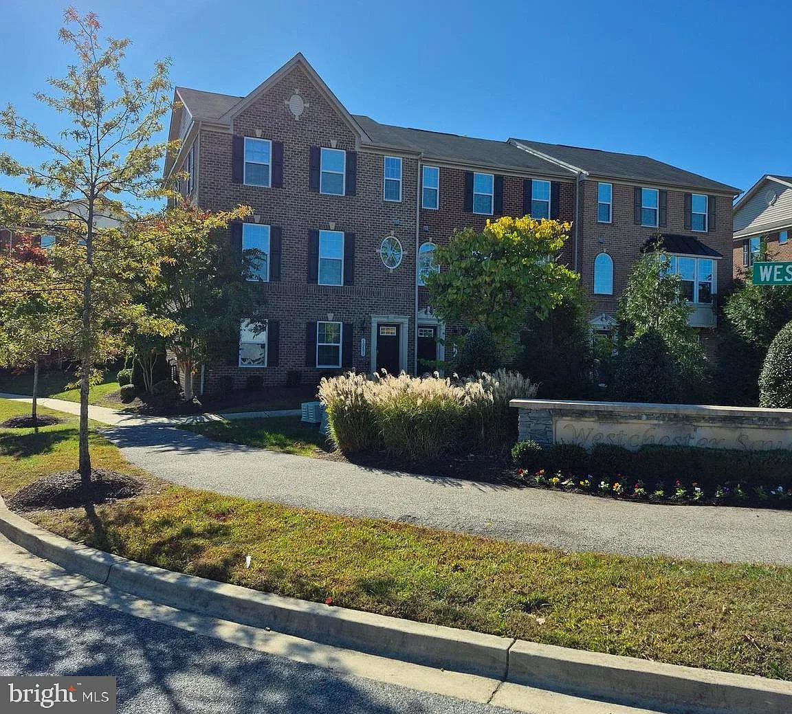 3 bed, 2.5 bath, 1936 sqft, $3,200 — Photo 4