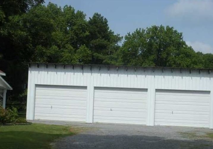 2nd image of 261 Grandiflora Rd