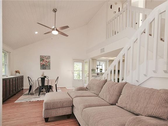 5th image of 3168 Bay Ln