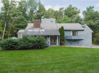 5 Buttonwood Hill Rd, Collinsville, CT 06019