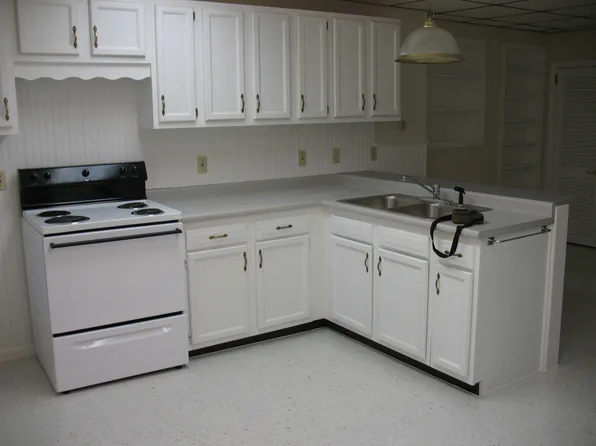 19 Ticonic St APT 3, Waterville, ME 04901