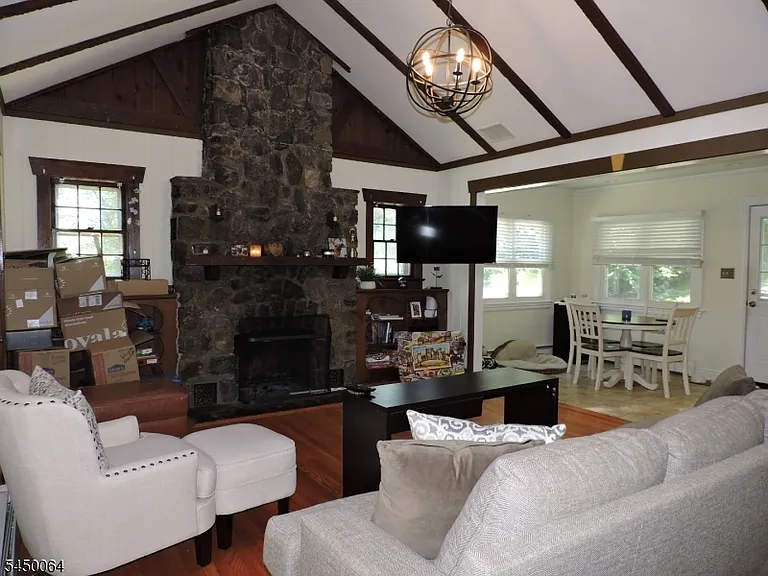 381 Franklin Rd — Photo 2