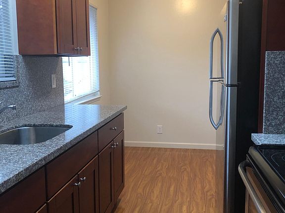 3rd image of 1067 Dodge Dr