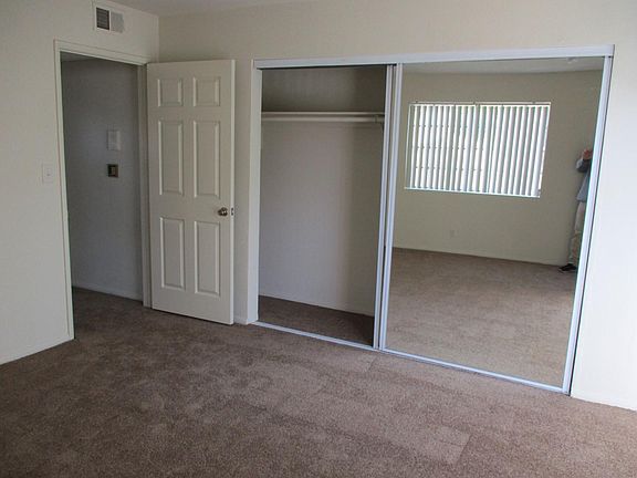 4th image of 3954 Beethoven St #4