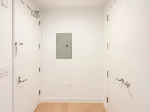 115 East 55th Street image 5 of 17