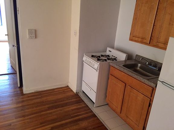 4th image of 3285 33rd St APT C8