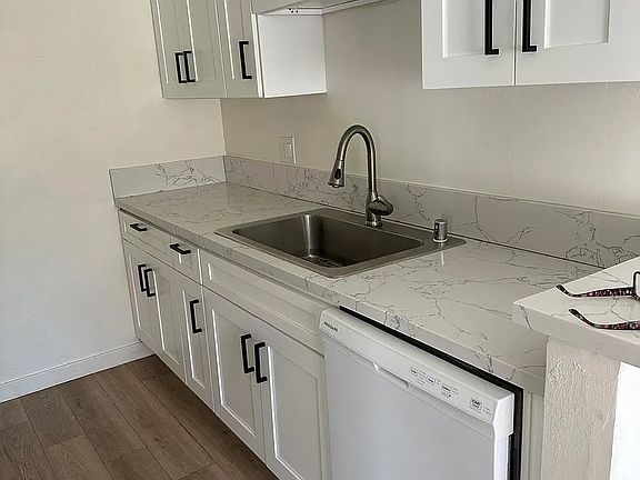 5th image of 544 S Saint Andrews Pl APT 405