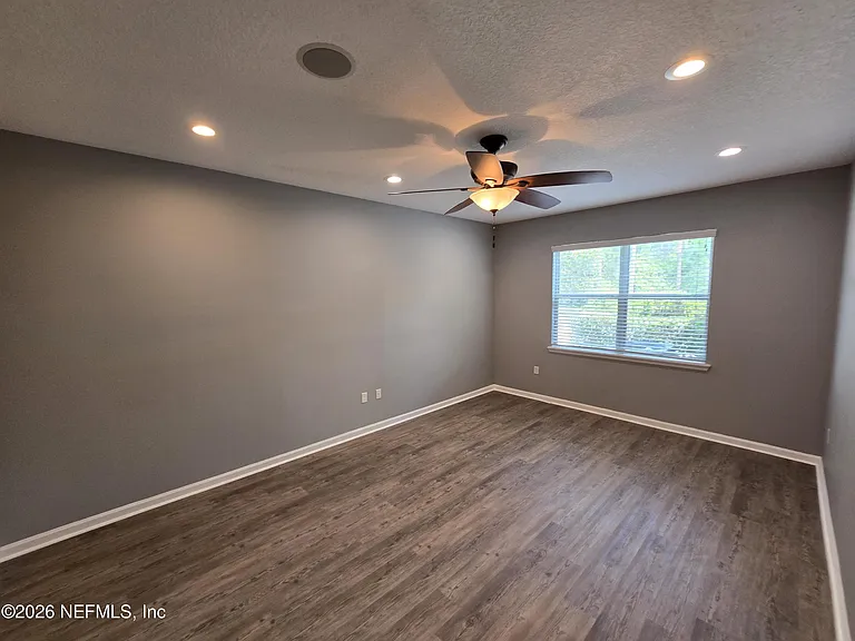 180 Thornloe Dr — Photo 15