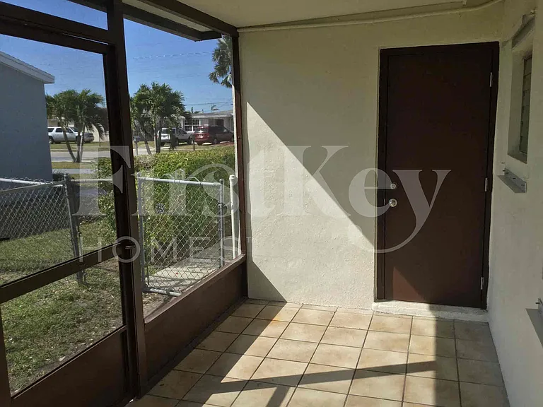 10020 SW 37th St — Photo 24