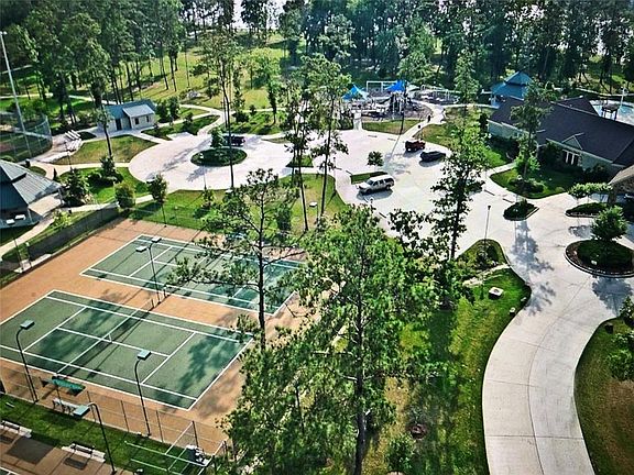 A 5 minute walk will take you to Community Amenities which offer Clubhouse with Banquet Room, Pool, Splash Pad, Fitness Center, Playground, Tennis, Basketball, Soccer, and Catch and Release Fishing Pier.