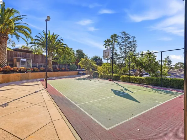 116 Coral Dr, Orinda, CA 94563