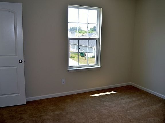 4th image of 132 Evvalane Dr