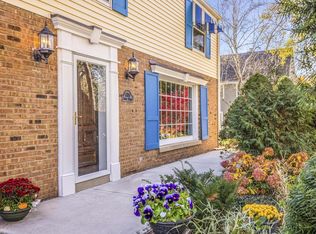 9020 N Pelham Pkwy, Bayside, WI 53217