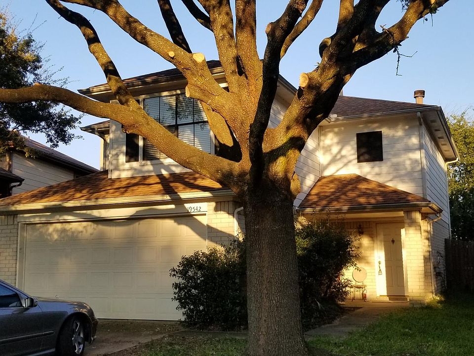 1st image of 19542 Sandy Woods Dr