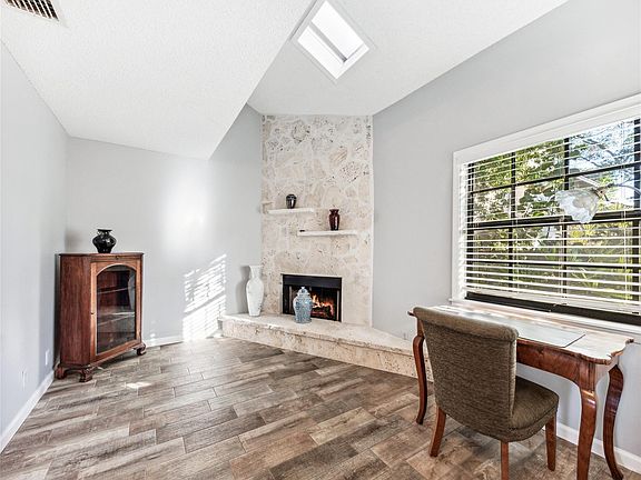 3rd image of 905 SE 12th Court #9
