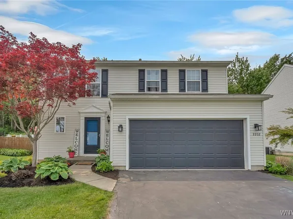 2202 Fox Chase Rd, Lake View, NY 14085