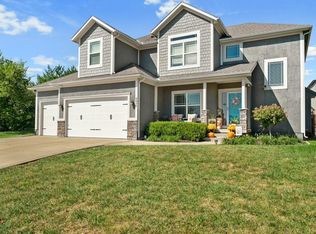 8829 SW 4th St, Blue Springs, MO 64014