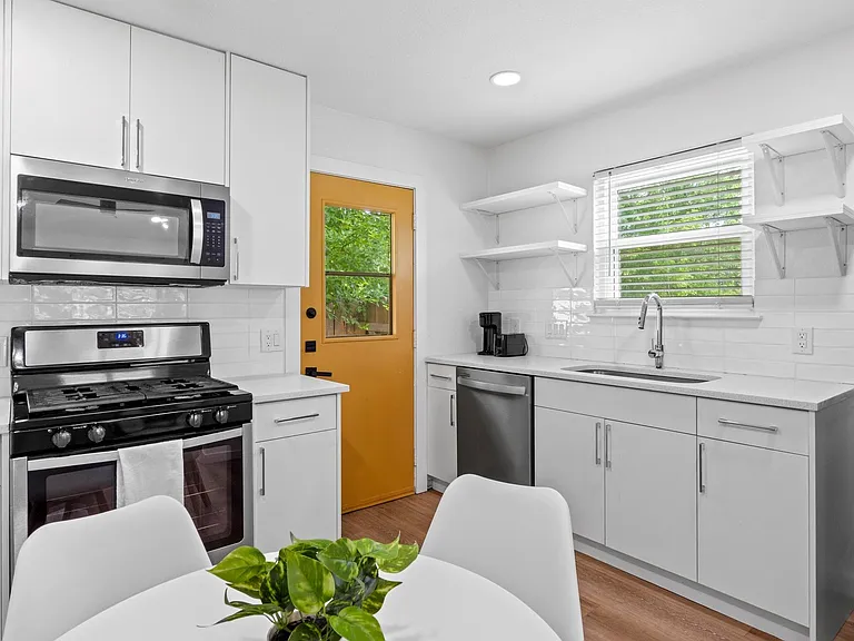 10601 Macmora Rd #B — Photo 9