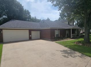 12402 Fisher Dr, Mont Belvieu, TX 77523
