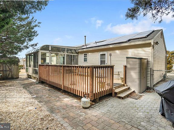 5th image of 1321 Radio Rd