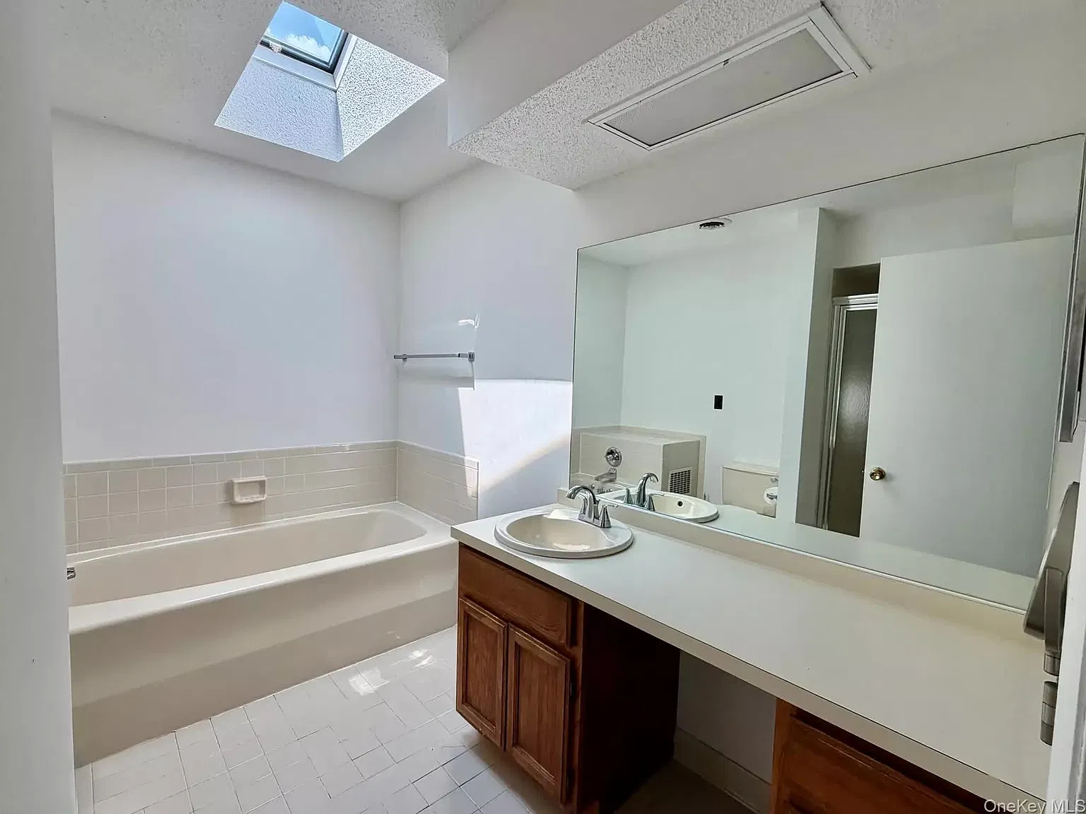 2 bed, 2.5 bath, 1475 sqft, $2,999 — Photo 3