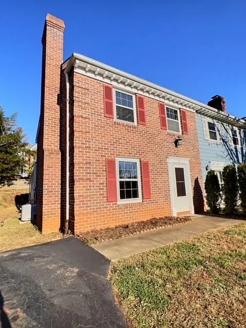 70 Court Pl #70