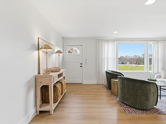 5th image of 405 Meadowgreen Dr