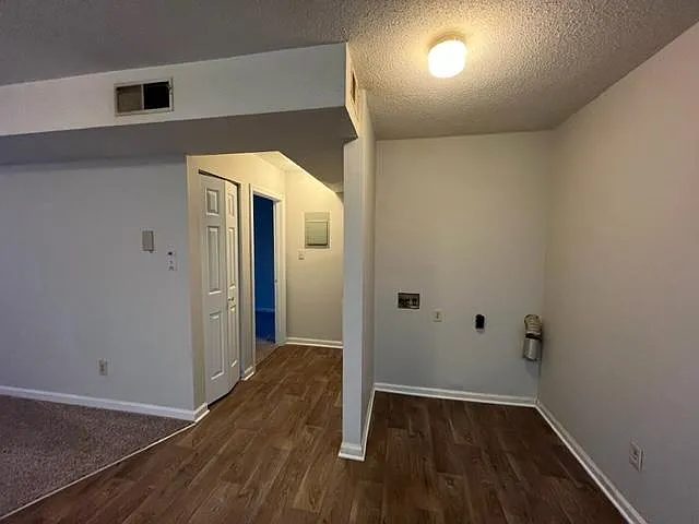 4005 McIntosh St #B — Photo 8