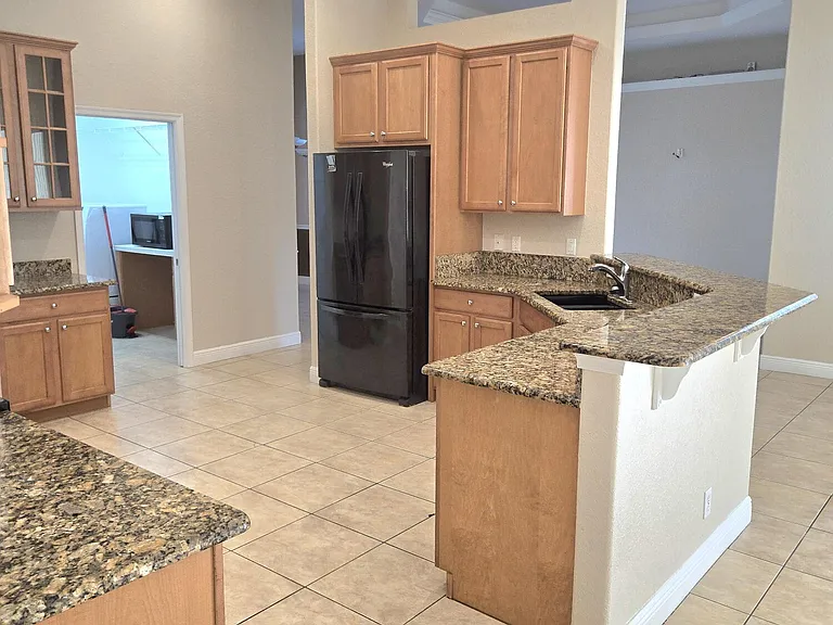 2472 SW Valnera St — Photo 9