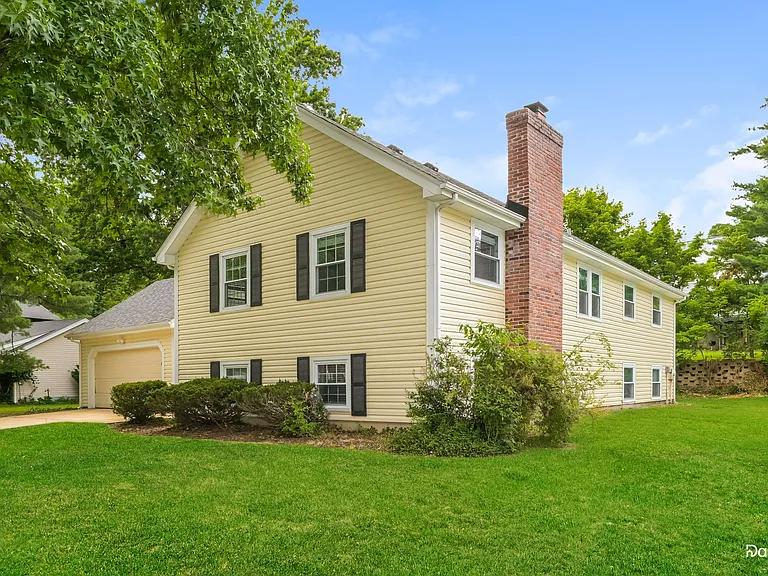 15027 Isleview Dr — Photo 2