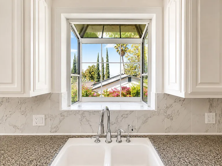 10337 Pinyon Ave — Photo 11