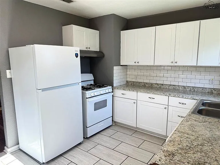 2949 Cunningham Dr — Photo 7