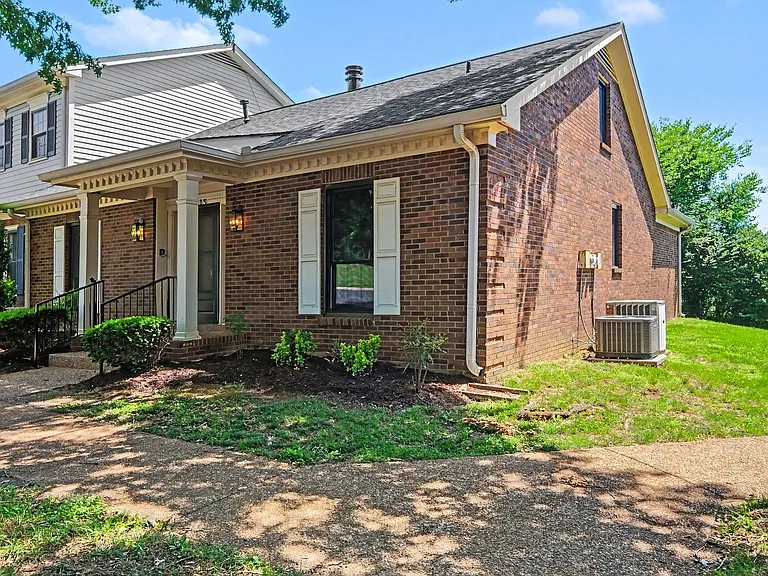 613 Brentwood Point — Photo 24