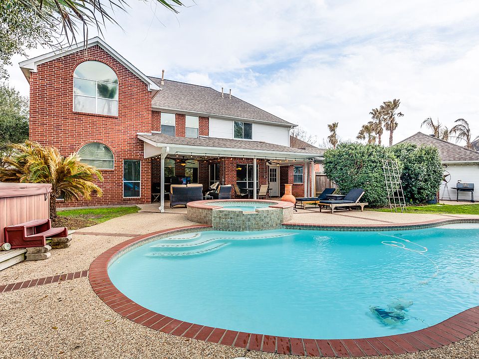Beautiful backyard to enjoy