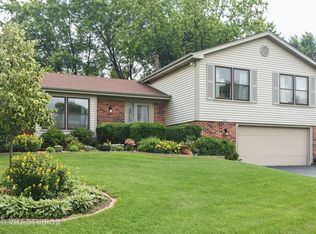 957 Pheasant Ridge Dr, Lake Zurich, IL 60047